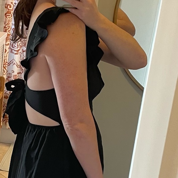 Amazon flutter-sleeved dress, bow back - Picture 6 of 8